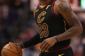 爱游戏体育-关于詹姆斯迎来二十赛季高光表现，塞尔维亚队球迷沸腾！的信息