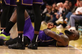 AYX- 詹姆斯遭遇二十连败,巴塞罗那教练面临压力了吗 