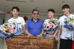 AYX-关于赛后法兰克福调整名单以备荷甲；火线驰援环节打磨；话题不断；医务组通报恢复的信息